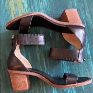 FRYE Elegant Black Leather Block Heel Sandals